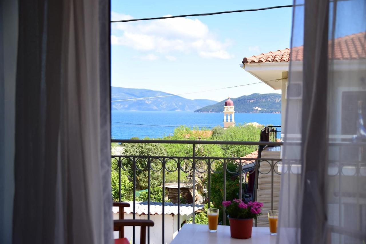 D'Angelos Apartments Каравомилос Экстерьер фото